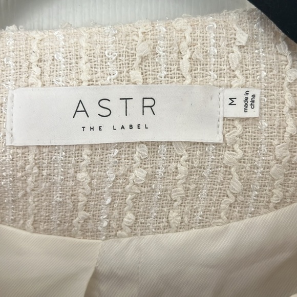 ASTR COVINA CREAM TWEED GOLD BUTTON DETAIL CROPPED JACKET FULLY LINED SZ MED - Picture 4 of 12